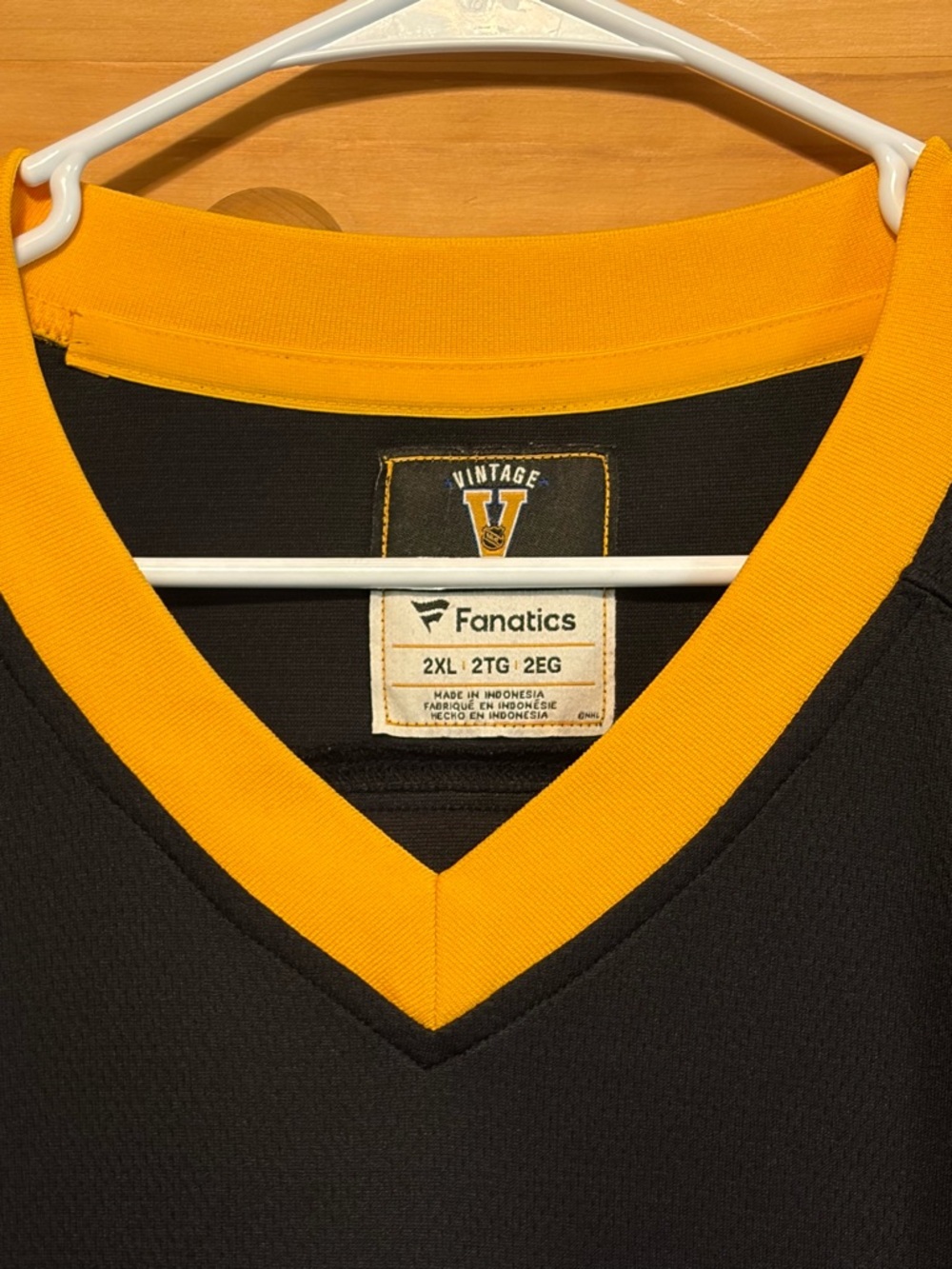 Pittsburgh Penguins Lemieux #66 Black & Gold Hockey Jersey - Picture 4 of 5